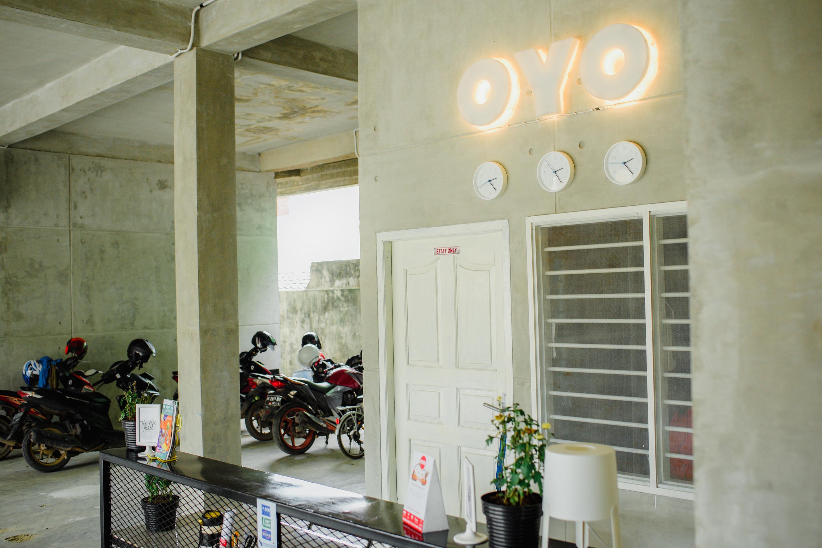Oyo 183 The Pipe House Hotel Палембанг Екстериор снимка