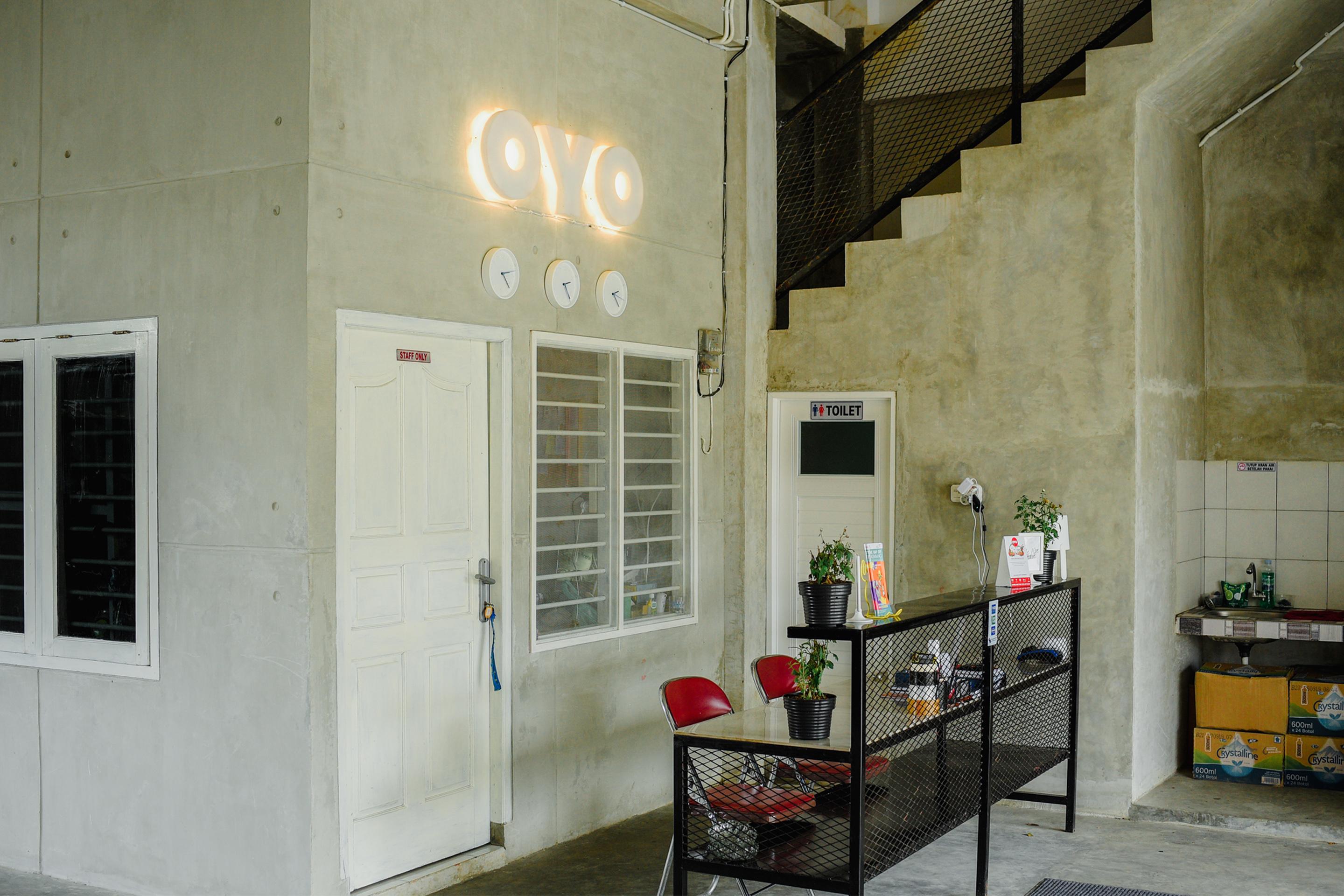 Oyo 183 The Pipe House Hotel Палембанг Екстериор снимка