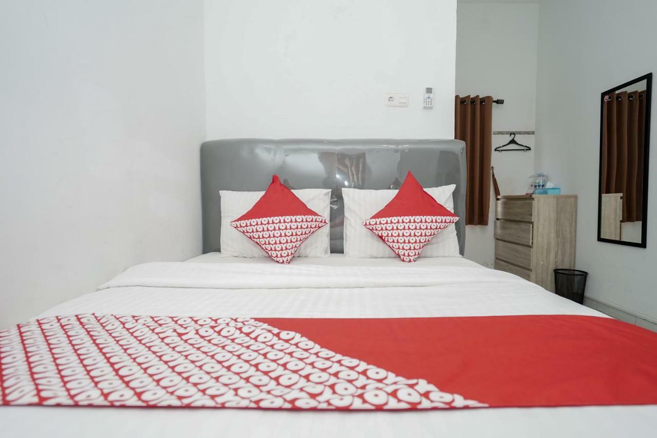 Oyo 183 The Pipe House Hotel Палембанг Екстериор снимка