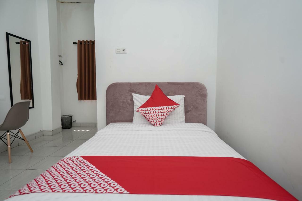 Oyo 183 The Pipe House Hotel Палембанг Екстериор снимка