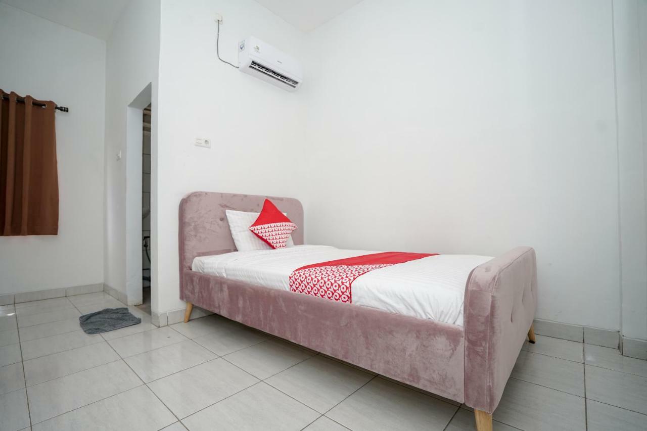 Oyo 183 The Pipe House Hotel Палембанг Екстериор снимка