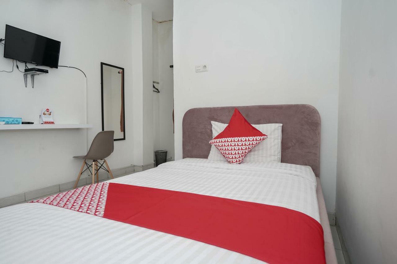 Oyo 183 The Pipe House Hotel Палембанг Екстериор снимка