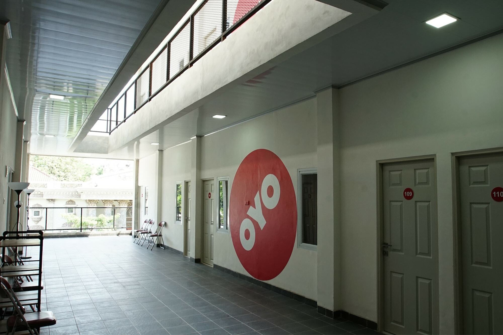 Oyo 183 The Pipe House Hotel Палембанг Екстериор снимка